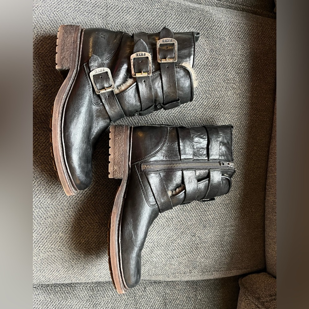 Frye Valerie Shearling Straps & Buckle Boots Size 9 Black